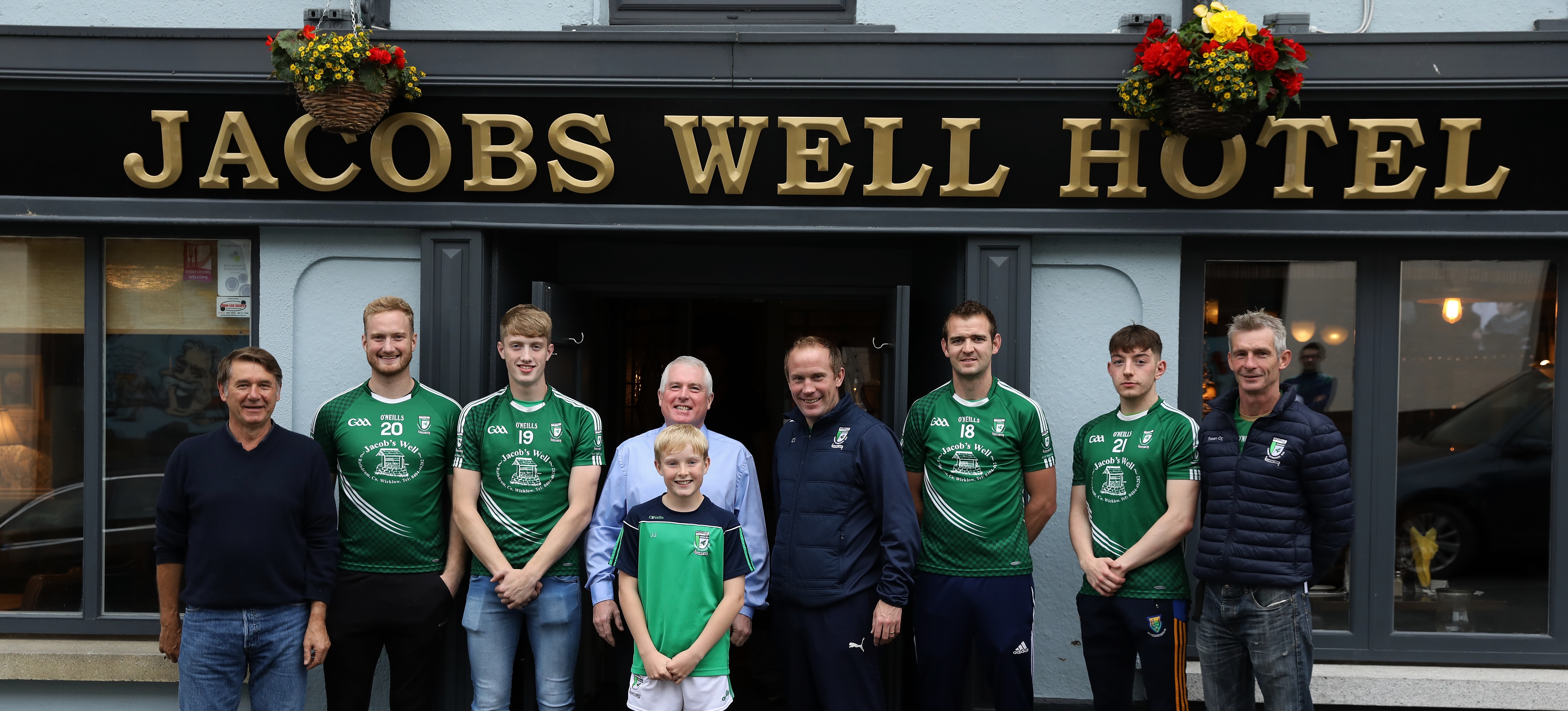 Jacobs Well Hotel renew sponsorship of Avondale GAA Senior Football Team